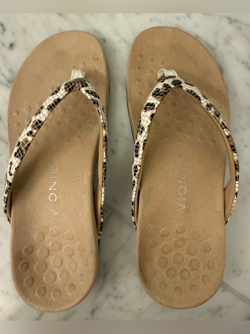 Vionic Women’s Dillon Animal Print Sandals, Size 8.5 - Picture 3 of 4